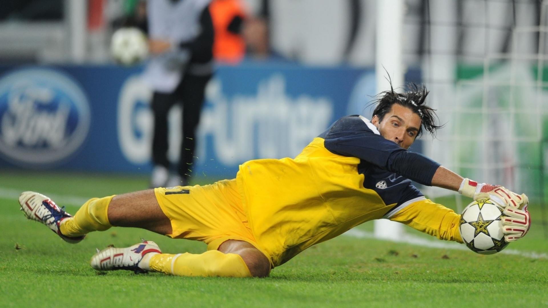 开云网页版-蓝月当空，红牛折戟—曼城今夜用完美风暴诠释何为无解，赛后一抱温暖全场，蓝月当空，红牛折戟——曼城完美风暴诠释无解，赛后一抱温暖全场